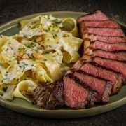 Rumpsteak mit Nudeln