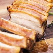 Knusprigr Schweinebauch