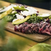 Sommersalat mit Rinderfiletspitzen