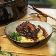 Ochsenbäckchen zart geschmort mit Kartoffelstampf als Beilage