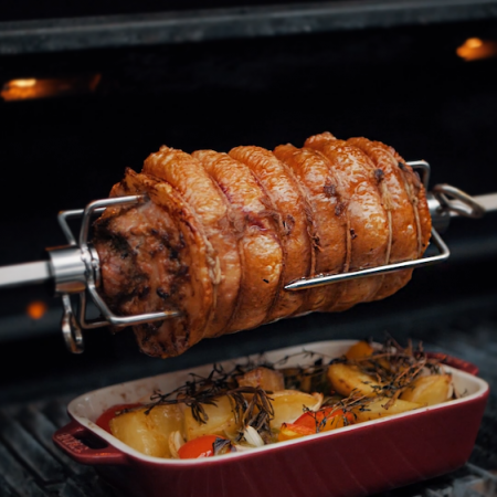 Knuspriger und gefüllter Schweinebauch Porchetta