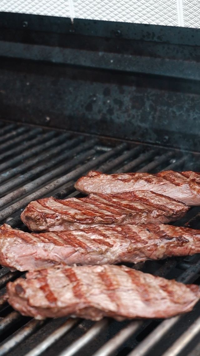 Tab Steaks von Grill 🔥
•
#doncarne #nurdasbestefleisch
•
#fleisch #fleischonlinekaufen #kochen #grillen #küche #inspiration #rezept #essen #food #meatlove #meat #düsseldorf #steak #roastbeef #rind #foodporn