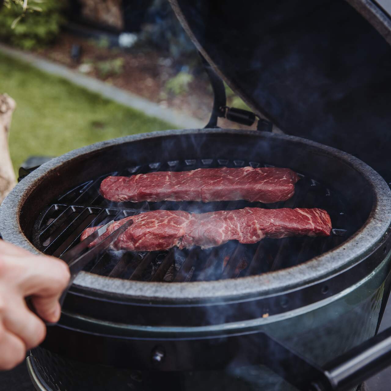 Leckeres Fleisch auf einem Grill