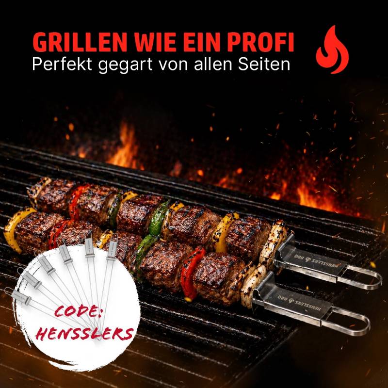 Zwei gegrillte Spieße mit Fleisch und Gemüse auf einem Rost über lodernden Flammen. Text: "GRILLEN WIE EIN PROFI, Perfekt gegart von allen Seiten". Unten links: "CODE: HENSSLERS" und Metallspieße.