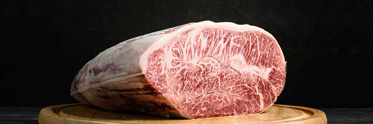 Perfekt marmoriertes rohes Wagyu Steak