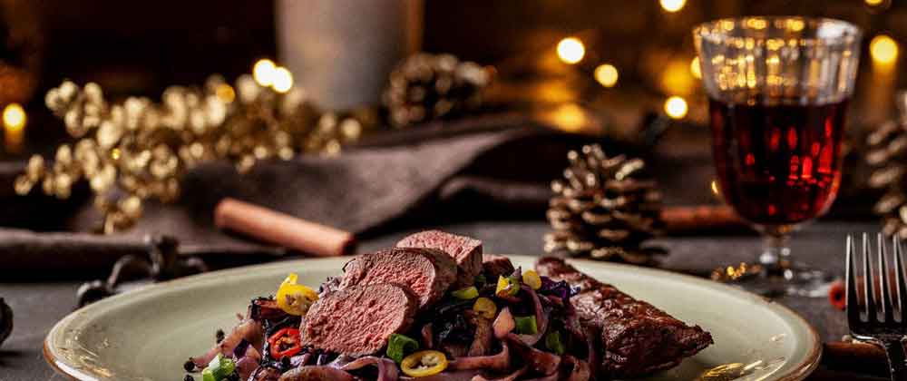 REHRÜCKEN MIT ROTKOHL-PASTA