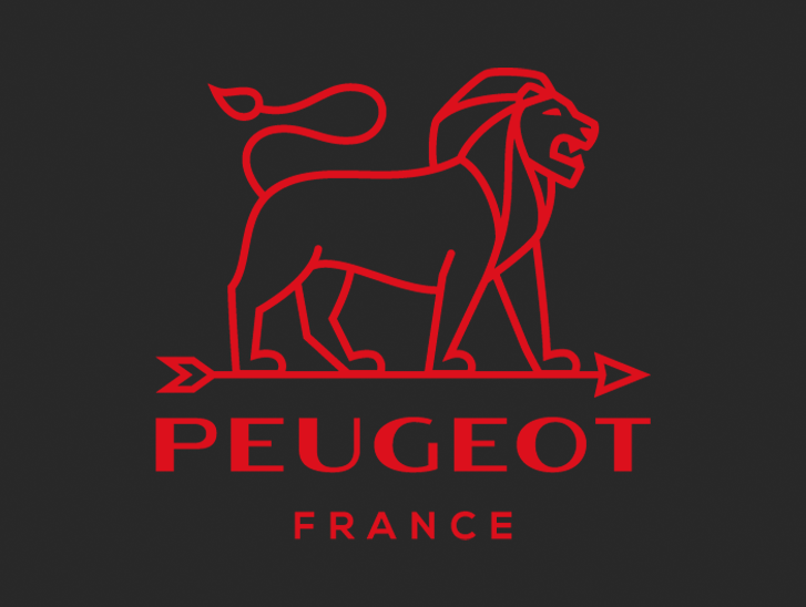 Rotes Umrisslogo von Peugeot auf dunklem Hintergrund. Ein stehender Löwe mit offenem Maul blickt nach rechts, ruhend auf einem Pfeil. Darunter steht "PEUGEOT" und "FRANCE".
