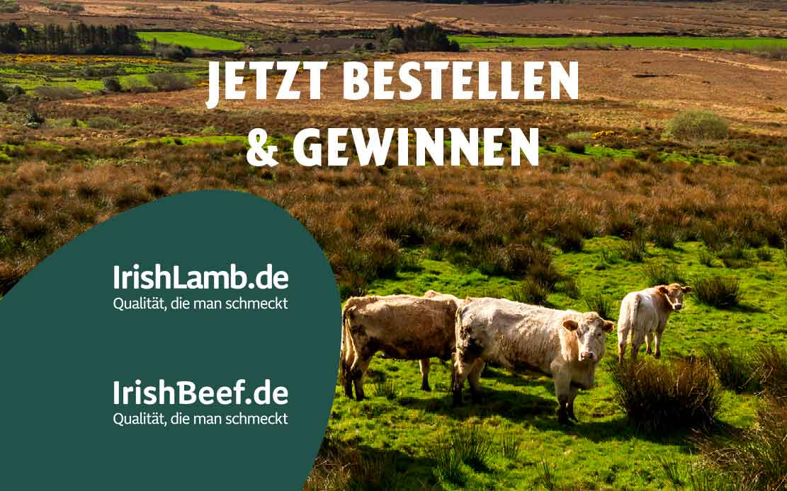 Drei helle Rinder grasen auf einer weiten, grünen irischen Landschaft. Oben steht "JETZT BESTELLEN & GEWINNEN". Unten links sind die Logos IrishLamb.de und IrishBeef.de mit dem Slogan "Qualität, die man schmeckt" zu sehen.