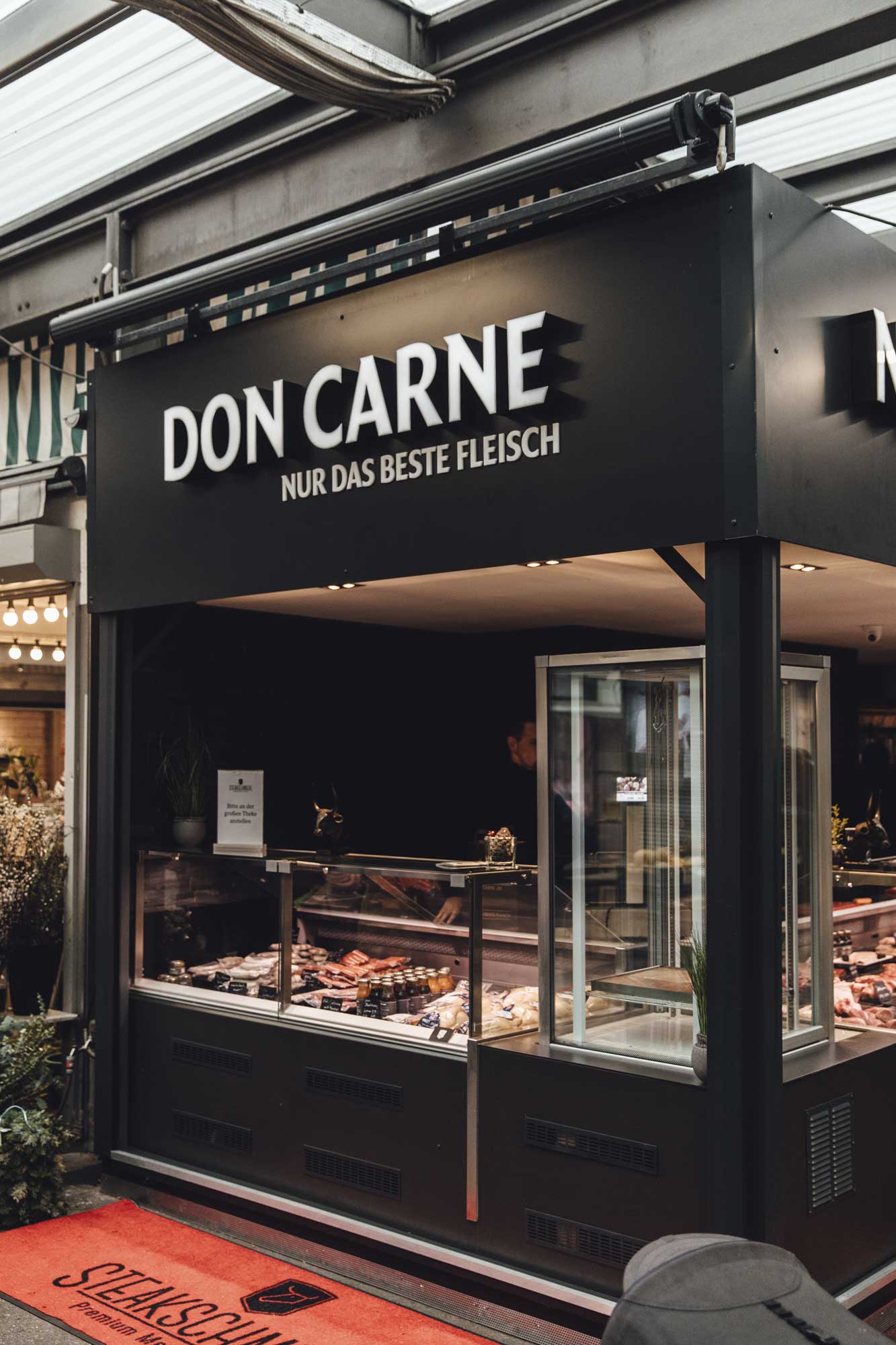 Das frische Fleisch vom Don Carne Carlsplatz. 