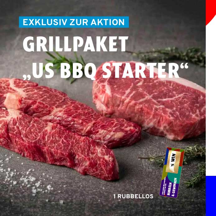 Drei rohe, marmorierte Rindersteaks auf dunklem Untergrund mit Salz und Kräutern. Darüber steht: „EXKLUSIV ZUR AKTION GRILLPAKET „US BBQ STARTER““.