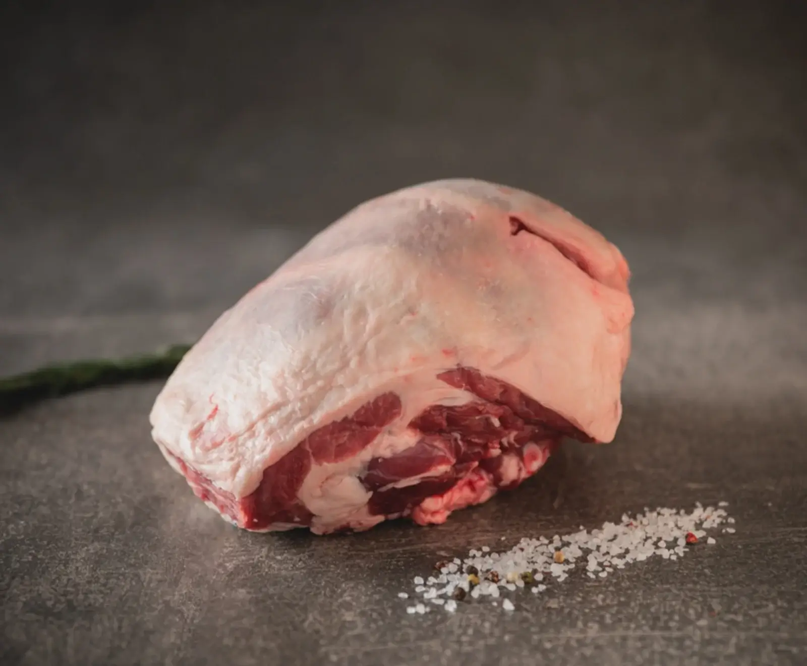 Lammkeule 2300 g vom Salzwiesenlamm aus Irland schockgefrostet