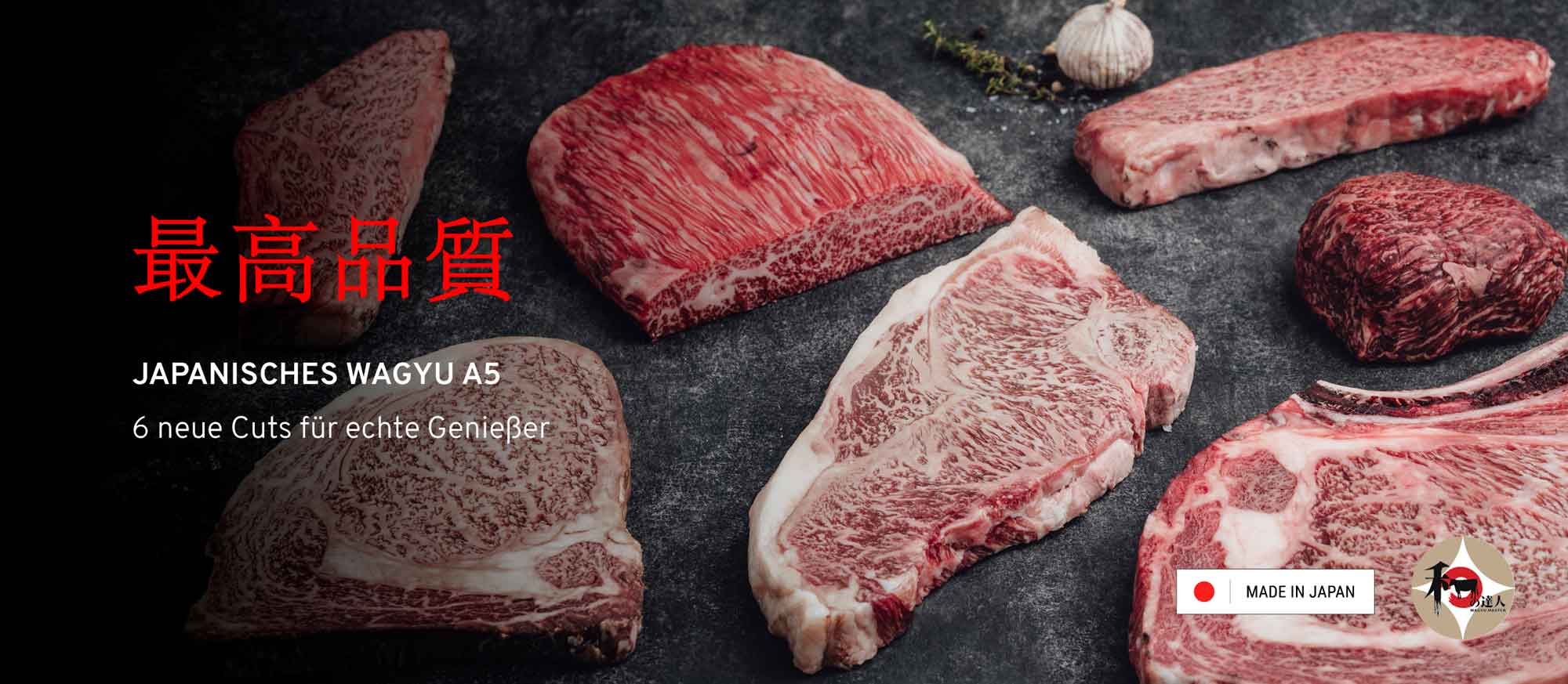 Sechs rohe, stark marmorierte japanische Wagyu A5 Rindfleisch-Cuts auf dunklem Untergrund. Text: "Höchste Qualität", "JAPANISCHES WAGYU A5", "6 neue Cuts für echte Genießer", "MADE IN JAPAN".