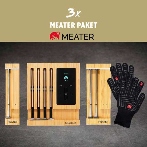 Drei MEATER Ladestationen aus Holz mit insgesamt acht kabellosen Fleischthermometern und einem schwarzen Grillhandschuh. Oben steht "3x MEATER PAKET".