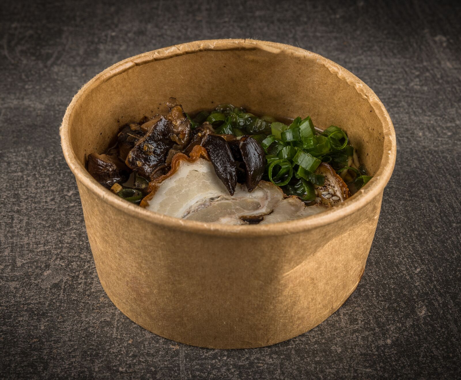 Black Garlic Schweinebauch Ramen Suppe